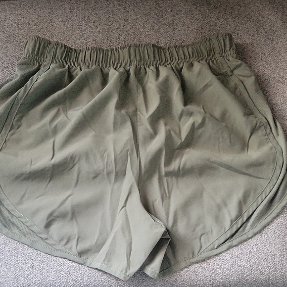 Nike Women's Olive Green Shorts Size S - Picture 2 of 10